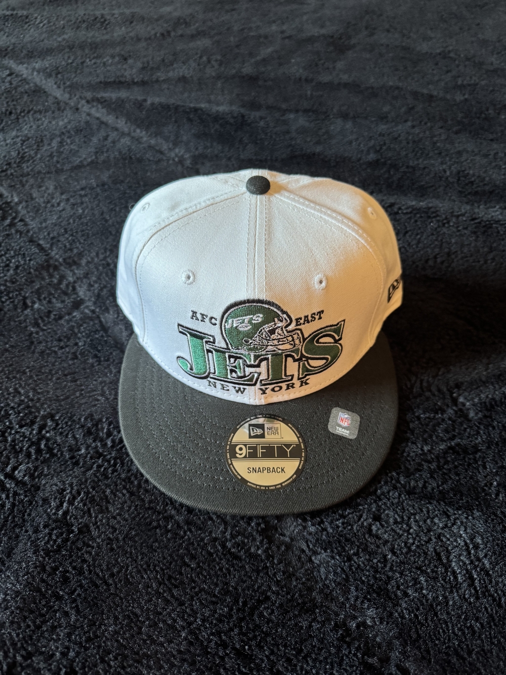 New Era New York Jets White and Green 9FIFTY Snapback Hat. Brand New